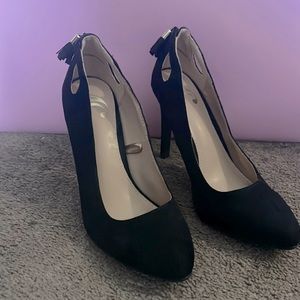 Black heels size 6